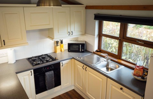 Narberth Ski Chalet | Tranquil Lakeview Lodge near Narberth’s Charm