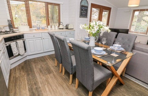 Troutbeck Bridge Cottage | TREE VIEW LODGE, pet friendly, with a garden in Windermere