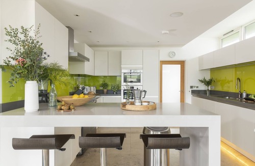 Newquay House | Treheyl, Pentire- Hot tub & plunge pool