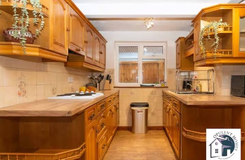 Caversham House | Tremendous 7-bedroom house in Reading perfect for family getaways