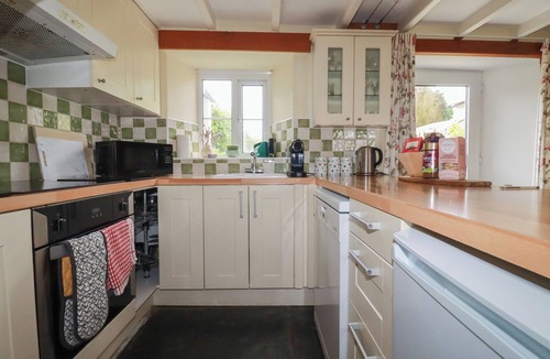 Saint Gennys Cottage | TREVEAN, pet friendly, with open fire in Crackington Haven