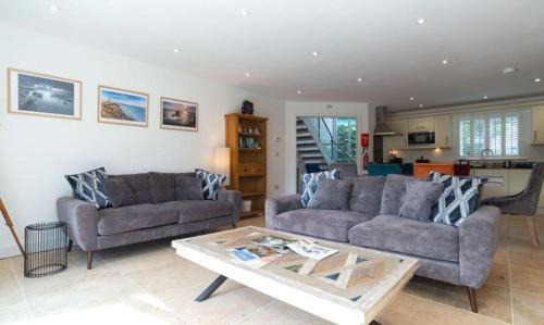 St Austell House | Trewhiddle Retreat V9 by Together Travel - Luxury 4-Bedroom Villa