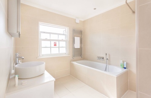 Camden Town House | Triple Room with Shared Bathroom - 2&4 - House