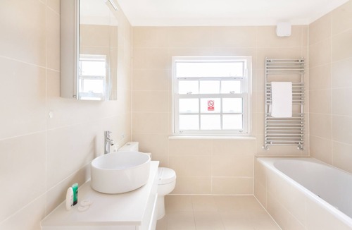 Camden Town House | Triple Room with Shared Bathroom - 2&4 - House