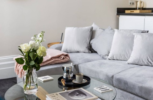 Cheltenham Apartment | Two Bedroom Apartment in the Centre of Cheltenham