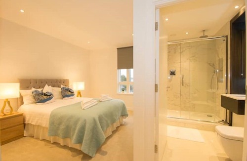 London Borough of Hounslow Apartment | Two-Bedroom Apartment Kew Gardens/Chiswick