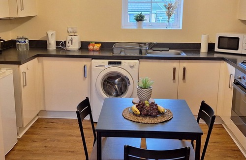 Smethwick Apartment | Two-bedroom semi-detached family house in Smethwick, Birmingham.