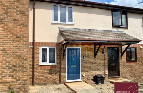 Henley House | Twyford - Modern 2 Bedroom House - With Garden