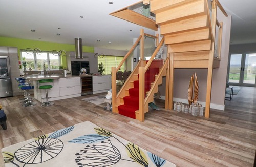Llanmorlais Cottage | TY MARLYN, pet friendly, luxury holiday cottage in Crofty