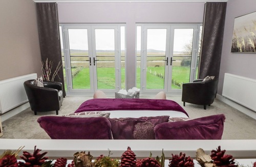 Llanmorlais Cottage | TY MARLYN, pet friendly, luxury holiday cottage in Crofty