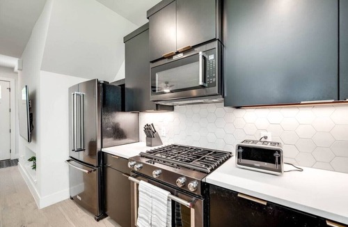 Blackshear-Prospect Hill House | Ultimate ATX Group Stay | Rooftop + Putting Green