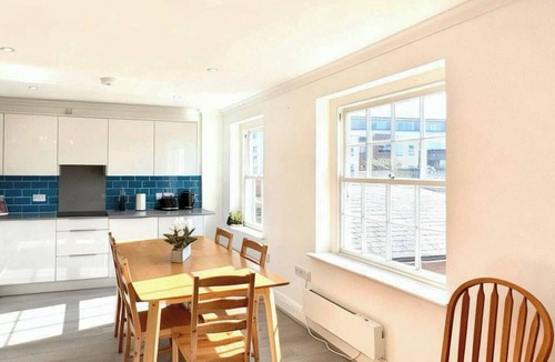 Reading City Centre Apartment | Unique 2 Bedroom Flat in the Heart of Reading!