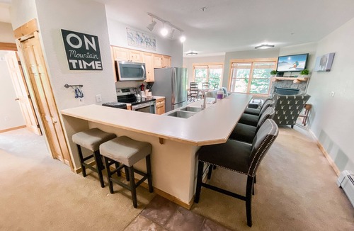 Mountain House Condo | Updated/Hot Tubs/Walk to Slopes/Private Laundry