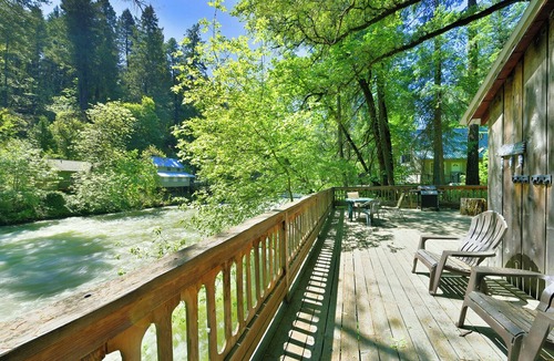 Castella Cabin | Upper Sac Shack Charming Cabin on Sacramento River