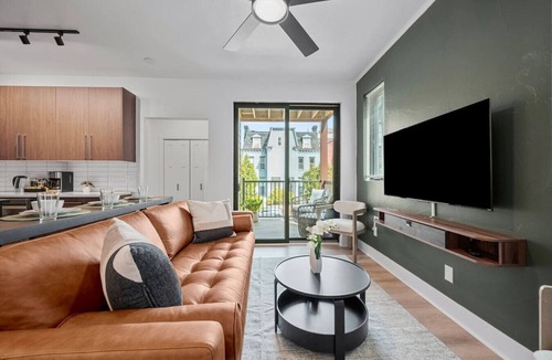 Shadyside Apartment | Upscale Double King Suite|4 Beds| Premier Location