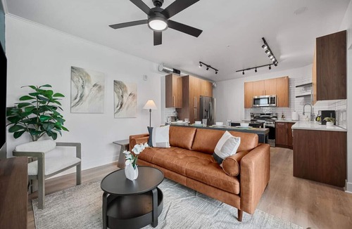 Shadyside Apartment | Upscale Double King Suite|4 Beds| Premier Location