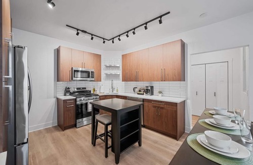 Shadyside Apartment | Upscale Double King Suite|4 Beds| Premier Location