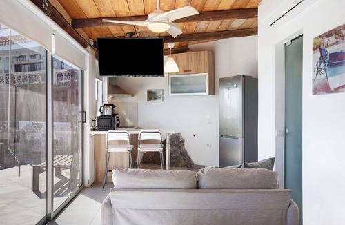El Rosario Apartment | Vacation Home 'La Terraza Del Mar' with Sea View, Terrace & Wi-Fi