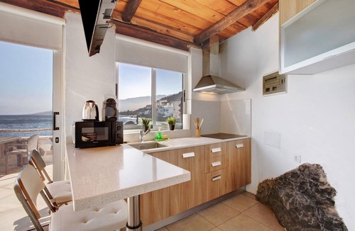 El Rosario Apartment | Vacation Home 'La Terraza Del Mar' with Sea View, Terrace & Wi-Fi