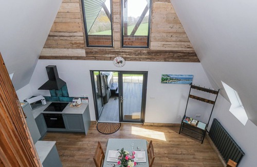 Llandysul Cottage | VALLEY VIEW HIDEAWAY, pet friendly, with hot tub in Ffostrasol