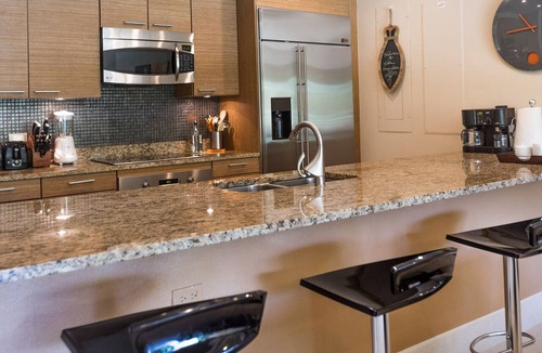Herreras Apartment | veElegant Villa, Pool, Golf Cart, Beach & Resort Amenities. Secure & Relaxing