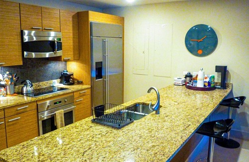 Herreras Apartment | veElegant Villa, Pool, Golf Cart, Beach & Resort Amenities. Secure & Relaxing