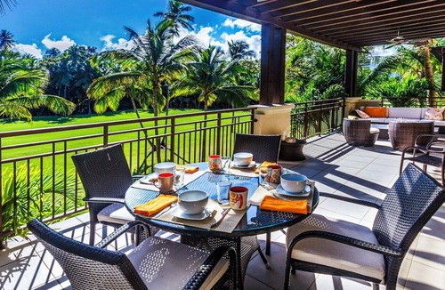 Herreras Apartment | veElegant Villa, Pool, Golf Cart, Beach & Resort Amenities. Secure & Relaxing