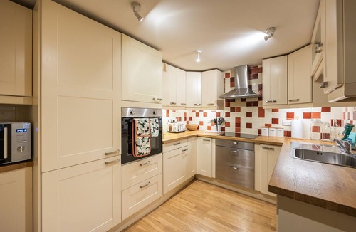 New Town Apartment | Very Central Property 3 beds and 2 bathrooms.