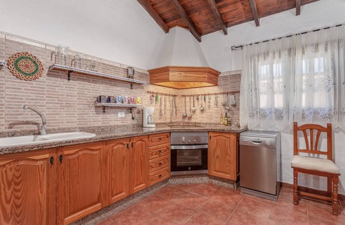 Puerto del Rosario Villa | Villa "Abraham" with Mountain View, Wi-Fi, Pool & Terrace