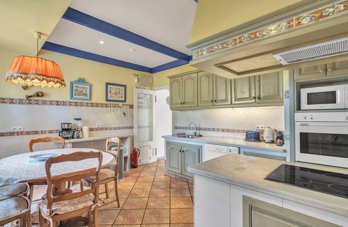 El Paraiso Villa | Villa Arin - Beachside Family Home