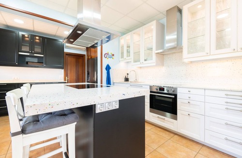 Felanitx Villa | Villa 'Ca'n Cristofal' with Mountain View, Wi-Fi and Air Conditioning