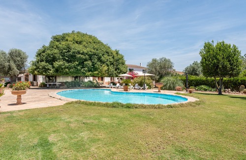 Son Sardina Villa | Villa 'Cas Moliner' with Mountain View, Wi-Fi and Air Conditioning