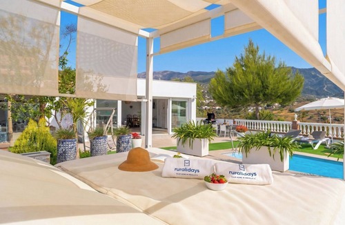 Archez Villa | Villa Entremontañas Árchez by Ruralidays