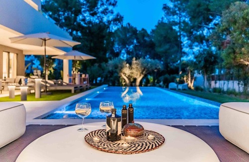 Urbanitzacio Gotmar Villa | Villa 'Gotmar Beach Is A Modern' with Private Pool, Wi-Fi and Air Conditioning