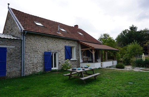 Azerables House | Villa La Bazonnerie, quietly located holiday home with private swimming pool