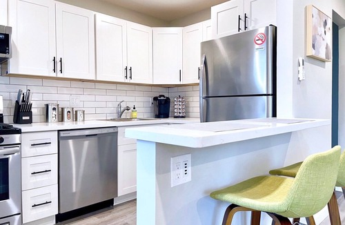 Walnut Creek Apartment | Walk Downtown Work Here Fast WiFi Parking King Bed New Kitchen
