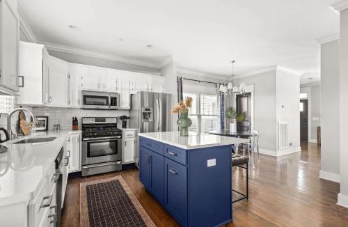 The Nations House | Walkable Nations Retreat Rooftop & Near Broadway