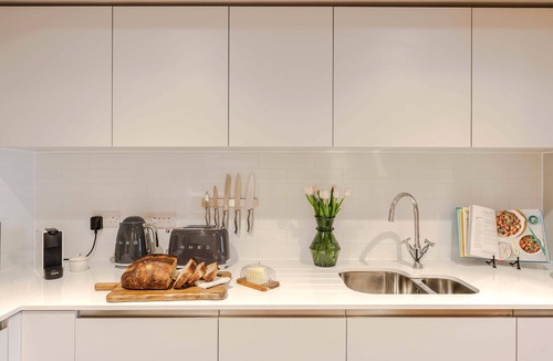 Bristol Floating Harbour Apartment | Wapping Wharf | 1 Bedroom Apartment Twin
