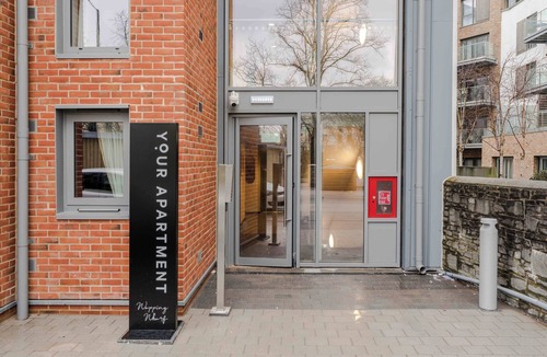 Bristol Floating Harbour Apartment | Wapping Wharf | 1 Bedroom Apartment Twin