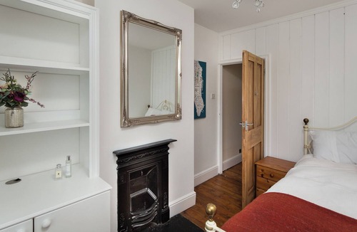 St Albans House | Warm and Spacious Smart Stay - Close to London and Harry Potter World