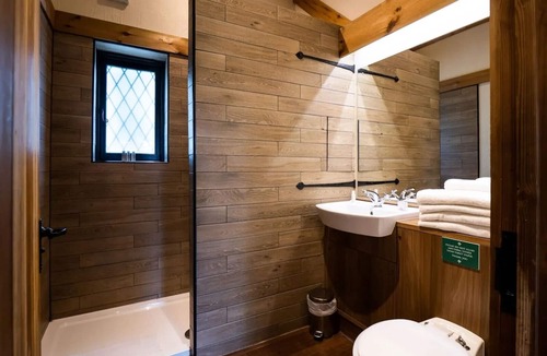 Warwick Hotel | Warwick Castle Hotel and Knight's Village