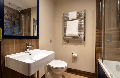 Warwick Hotel | Warwick Castle Hotel and Knight's Village