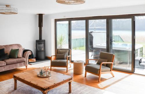 Milford Haven House | Waters Edge