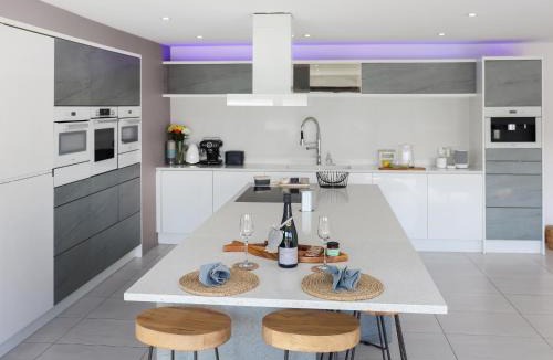 Milford Haven House | Waters Edge