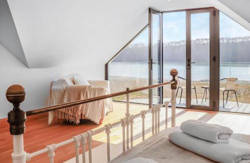 Milford Haven House | Waters Edge