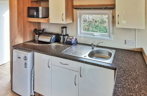 Narberth House | Well presented 12ft-wide caravan with one double and one twin.
