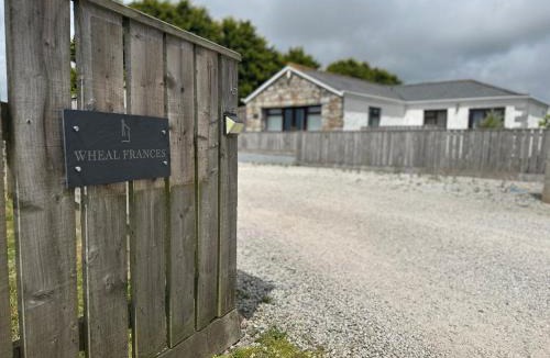 Helford Passage House | Wheal Frances-Beautifully Fitted Bungalow Helston Cornwall