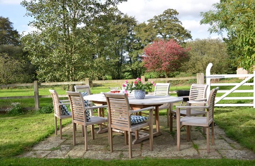 Halesworth Cottage | WHEELWRIGHT'S BARN, pet friendly, with open fire in Halesworth
