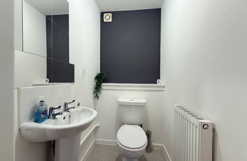 Liberton House | Whole house, 4-Beds, sleeps 6, garden & parking