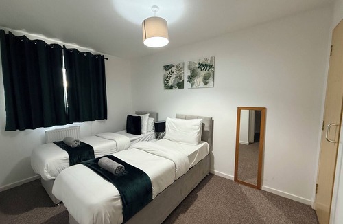 Liberton House | Whole house, 4-Beds, sleeps 6, garden & parking